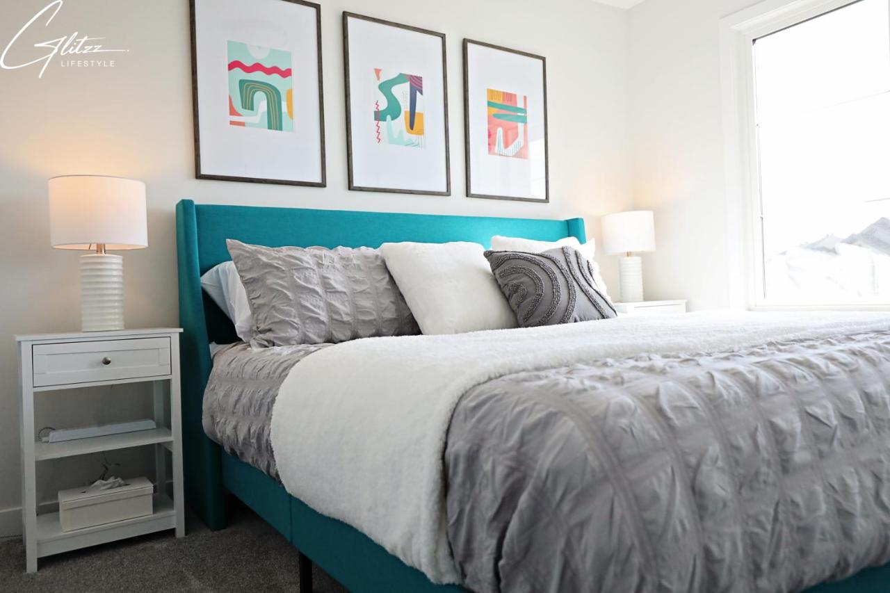 Beautiful 3 King Beds,Garage,Airport,Disney+ Edmonton Exterior photo