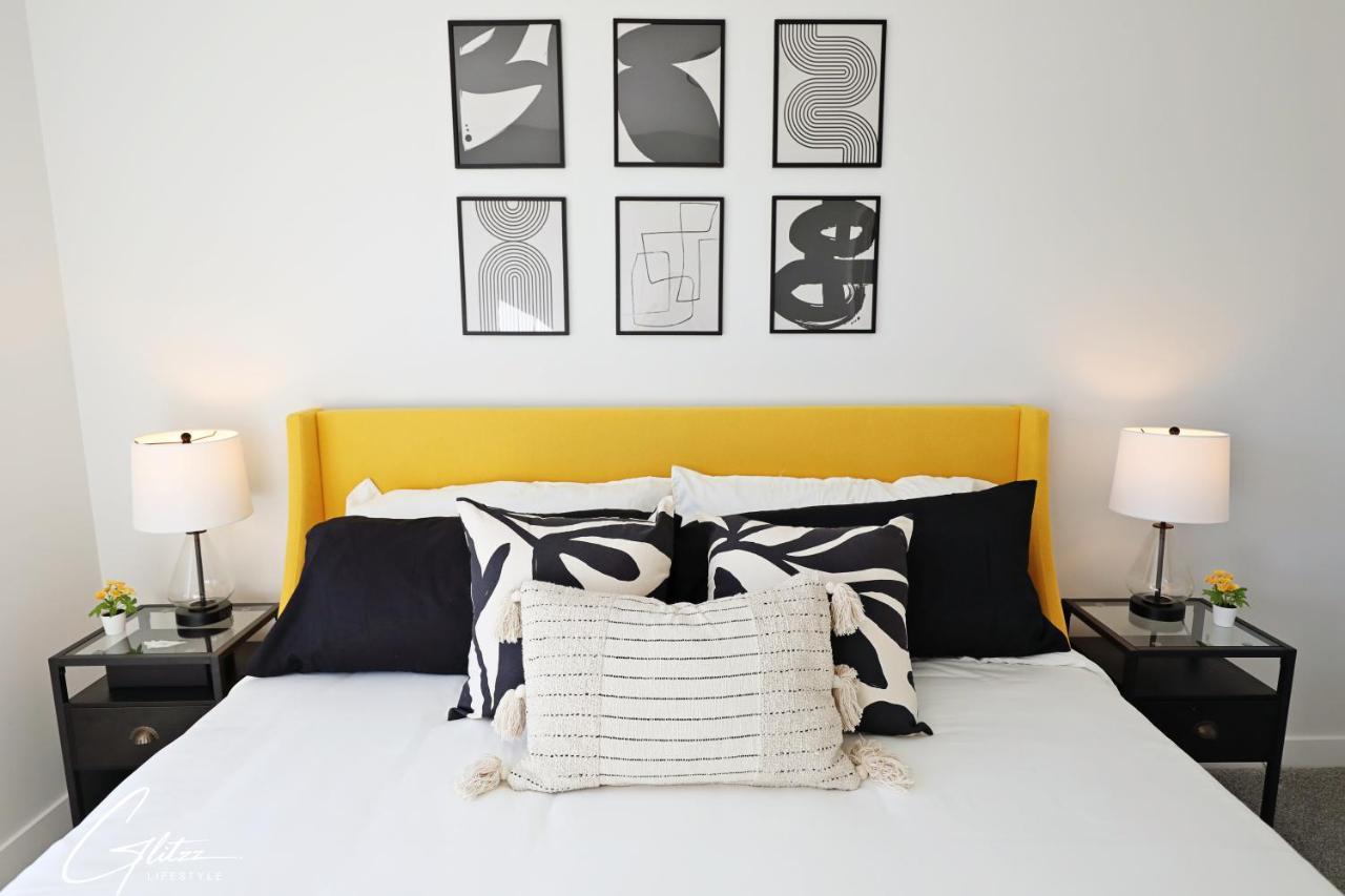 Beautiful 3 King Beds,Garage,Airport,Disney+ Edmonton Exterior photo