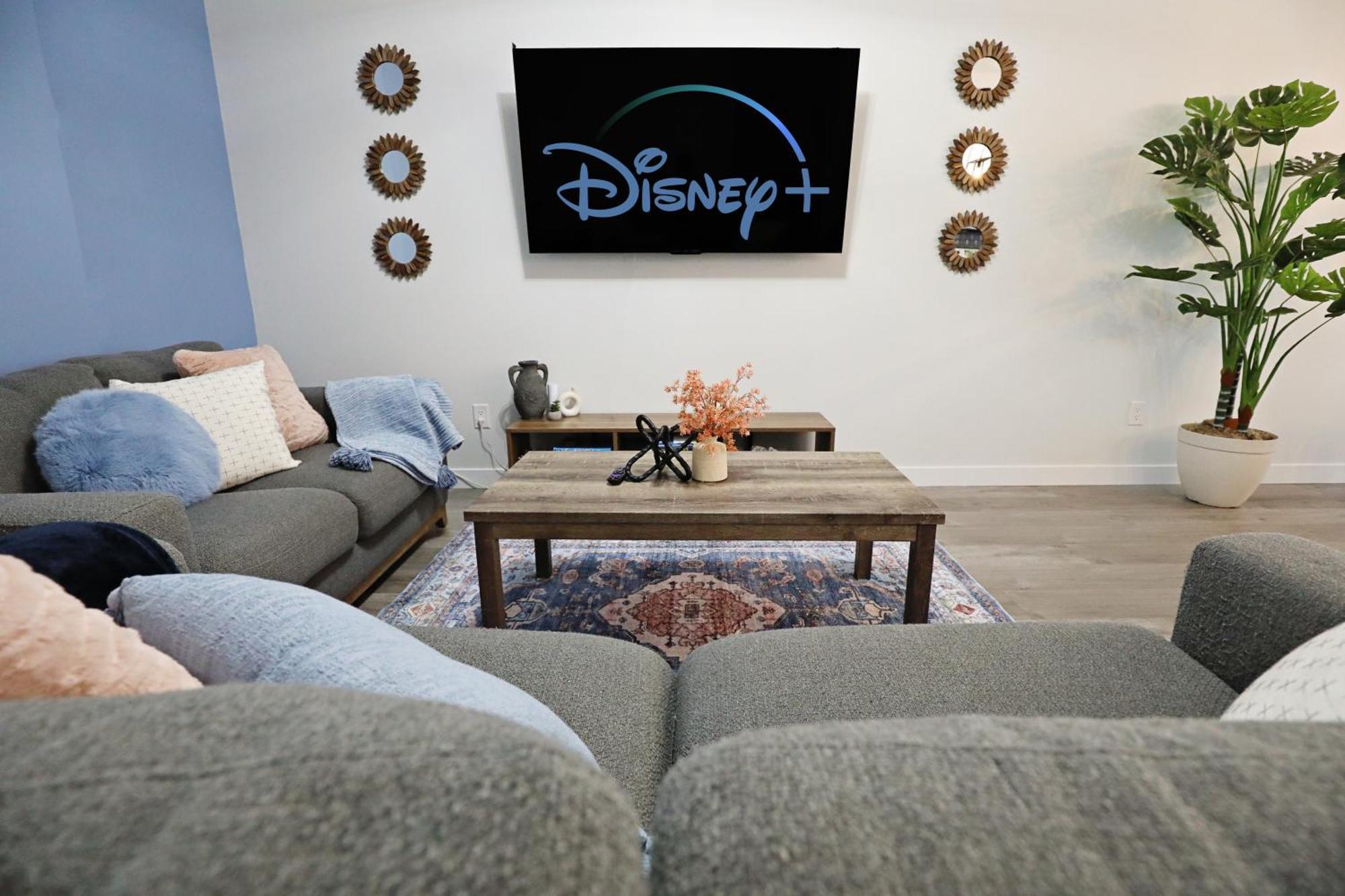 Beautiful 3 King Beds,Garage,Airport,Disney+ Edmonton Exterior photo